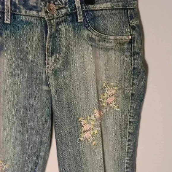 "UNION BAY" 32x29 Ladies Acid Wash Floral Embrodered Low Rise‎ Jeans - Picture 4 of 11